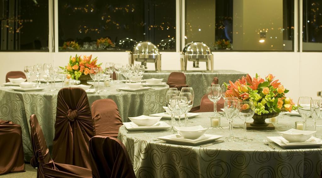 Tryp By Wyndham San Jose Sabana Hotel Exterior photo